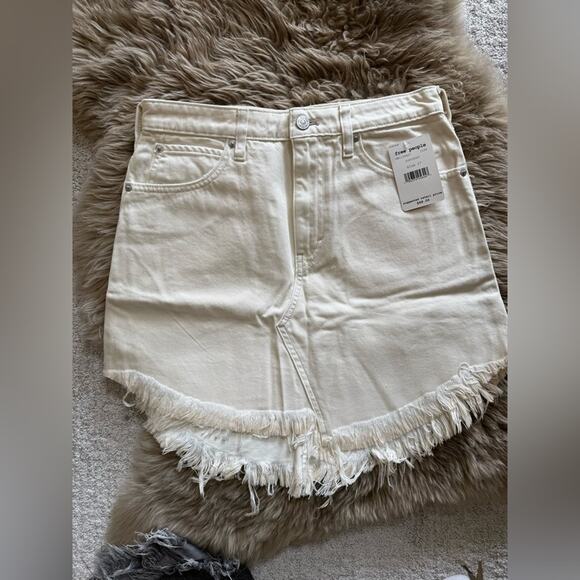 NEW Free People Bailey High Rise Frayed Hem Off White Denim Mini Skirt size 28 - Picture 1 of 3